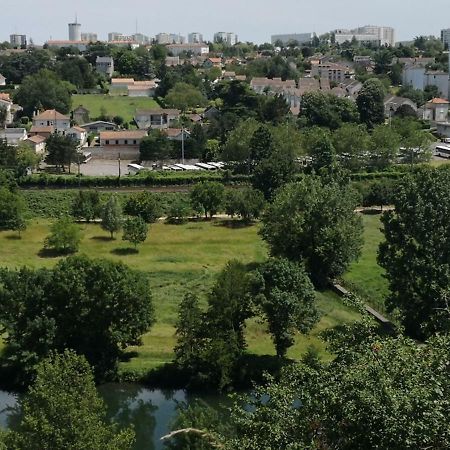 Appartement Meuble Proche Du Futuroscope Poitiers Eksteriør bilde